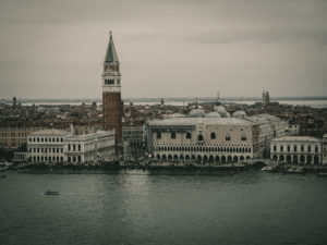 Piazza San Marco mit Dogenpalast und Campanile die San Marco